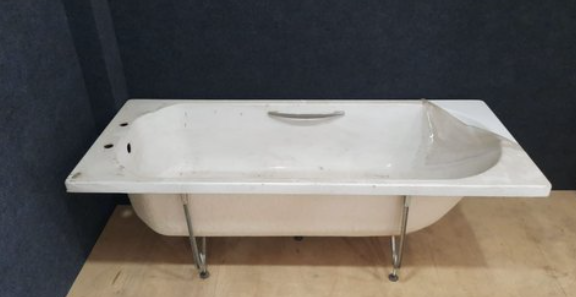 Twyford bathroom Tub